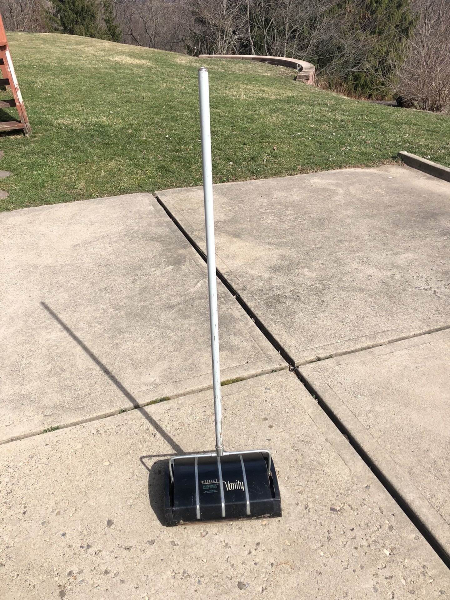 Black & Decker Cordless Powered Floor Sweeper for Sale in Kirkwood, NJ -  OfferUp