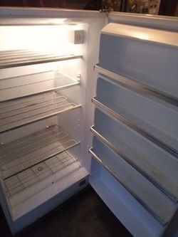 Frigidaire White 18.0 Cu Ft Upright Freezer