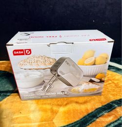 Dash SmartStore Hand Mixer. Electric Handheld Mixer For Everyday Baking.