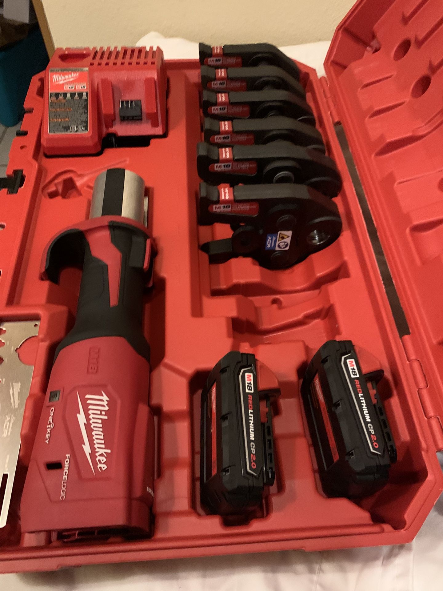 Milwaukee FORCE LOGIC M18 PRESS TOOL KIT LIKE NEW