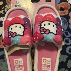 Hello Kitty Slippers Size L 9/10