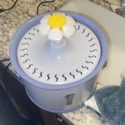 Pet water fountain bowl w clothes