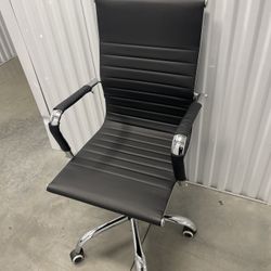 Desk Chair Like New 