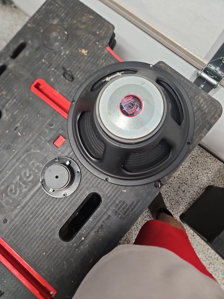 Speakers from LINE 6 SPIDER JAM