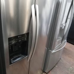 LG Stainless Steel Side By Side Refrigerator for Sale in El Monte, CA