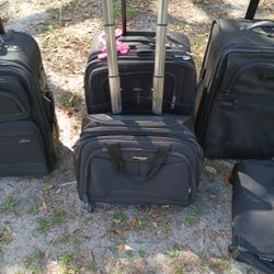 LOTS OF NICE PULL ALONG LUGGAGE 