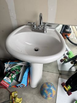 Gerber Pedestal Sink