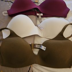 VICTORIA'S SECRET 38C BRAS, 3 TOTAL EACH ONE $8.00