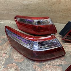 2007-2009 Toyota Camry Driver Side Halogen And led Tail Lights