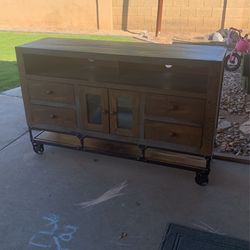 Tv/media Stand