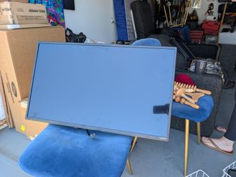 Vizio 32" Smart TV + Wall Mount