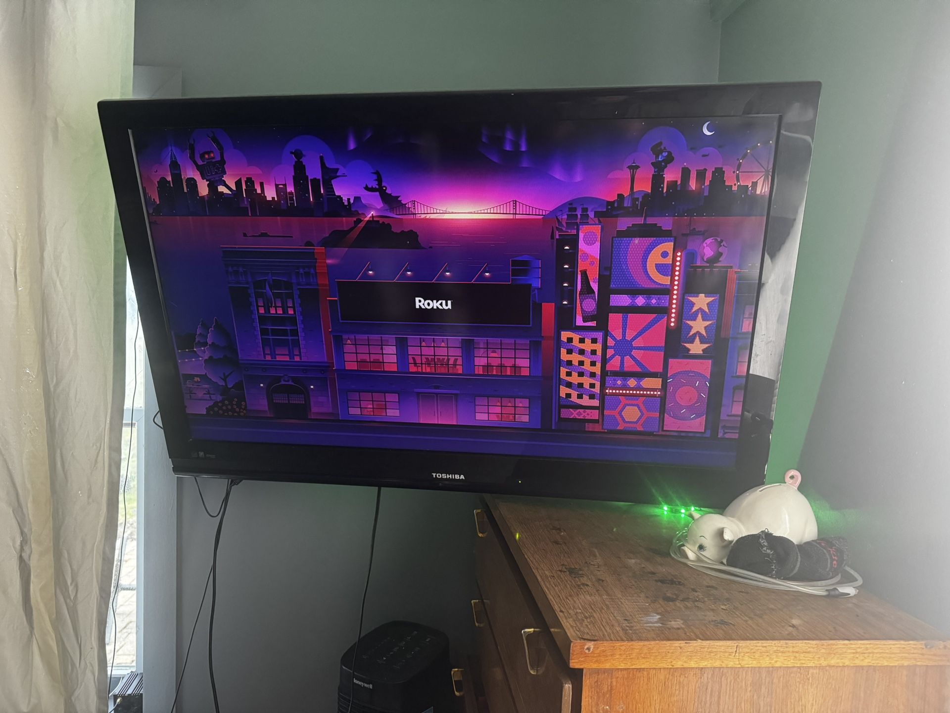 LED Tv With Mount/ Stand