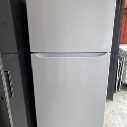 LG - 20.2 Cu. Ft. Top-Freezer Refrigerator - Stainless Steel
