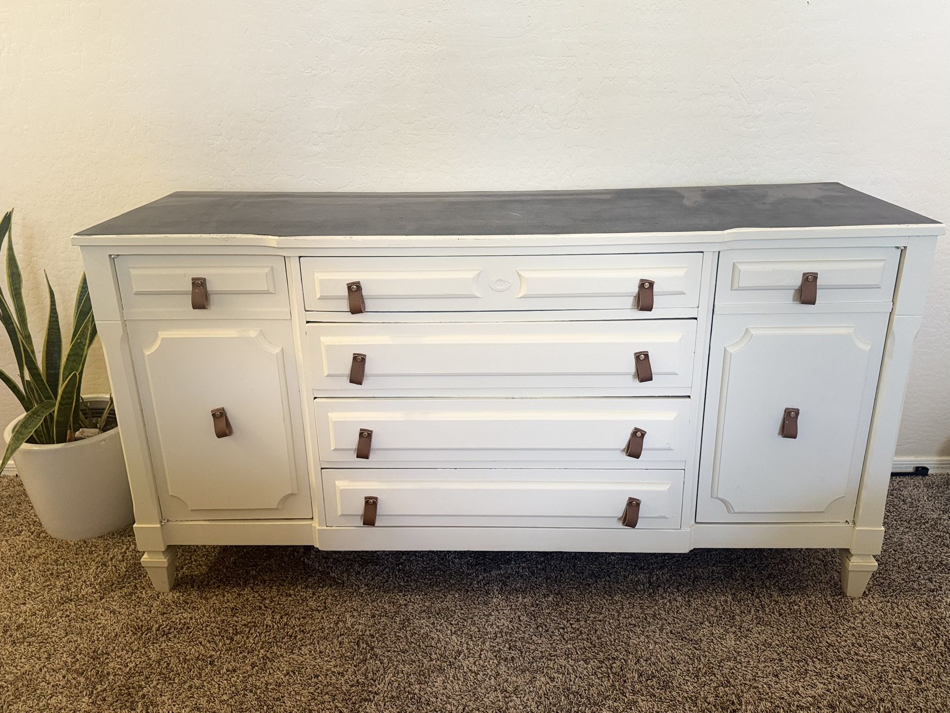 Dresser / TV Entertainment Console