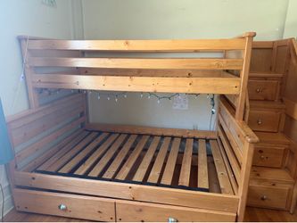 Bunk Bed w stair and 3 bed spaces