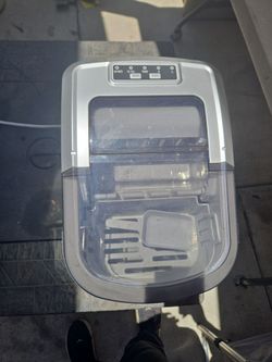 Igloo Ice maker