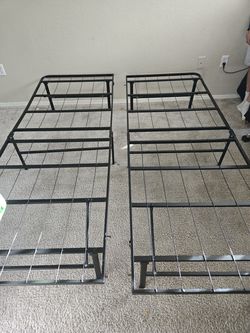 Metal bed frame