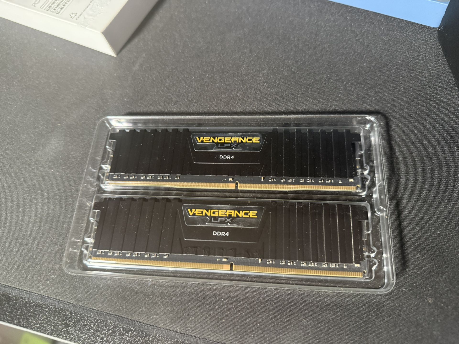 CORSAIR Vengeance DDR4 16gb ram