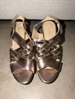 Many women’s shoes - size 8