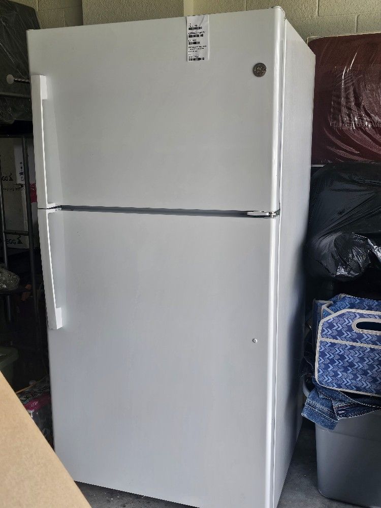 GE 21.9 Cu. FT. GARAGE READY TOP FREEZER