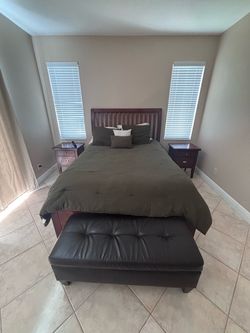 Entire bedroom set (available 9/29)