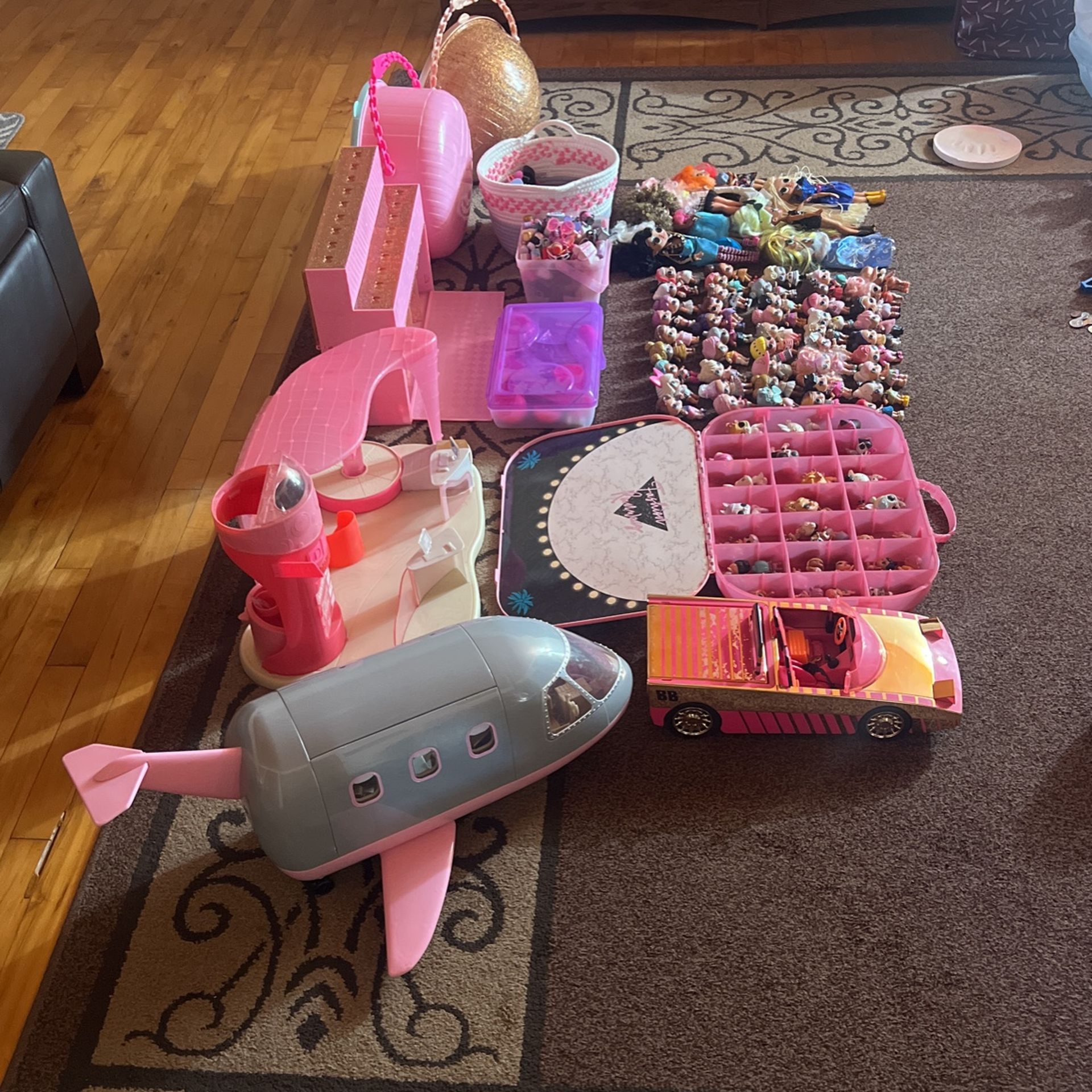 LOL DOLLS AND LOTS OF ACCESSORIES