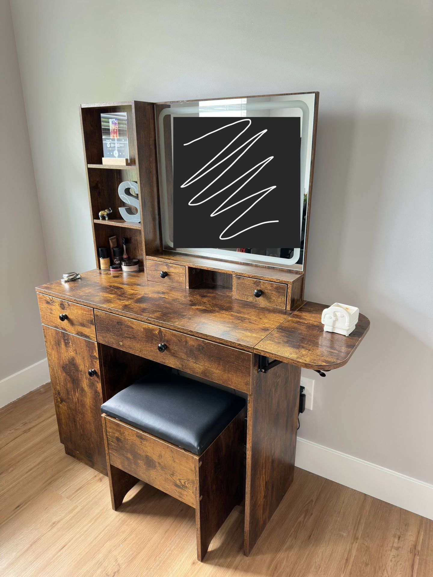 Vanity Desk With Storage