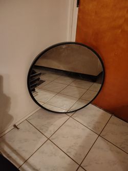 Round metal frame mirror