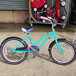 Huffy Fairmont 20" Cruiser Bike, in mint condition ready to ride.