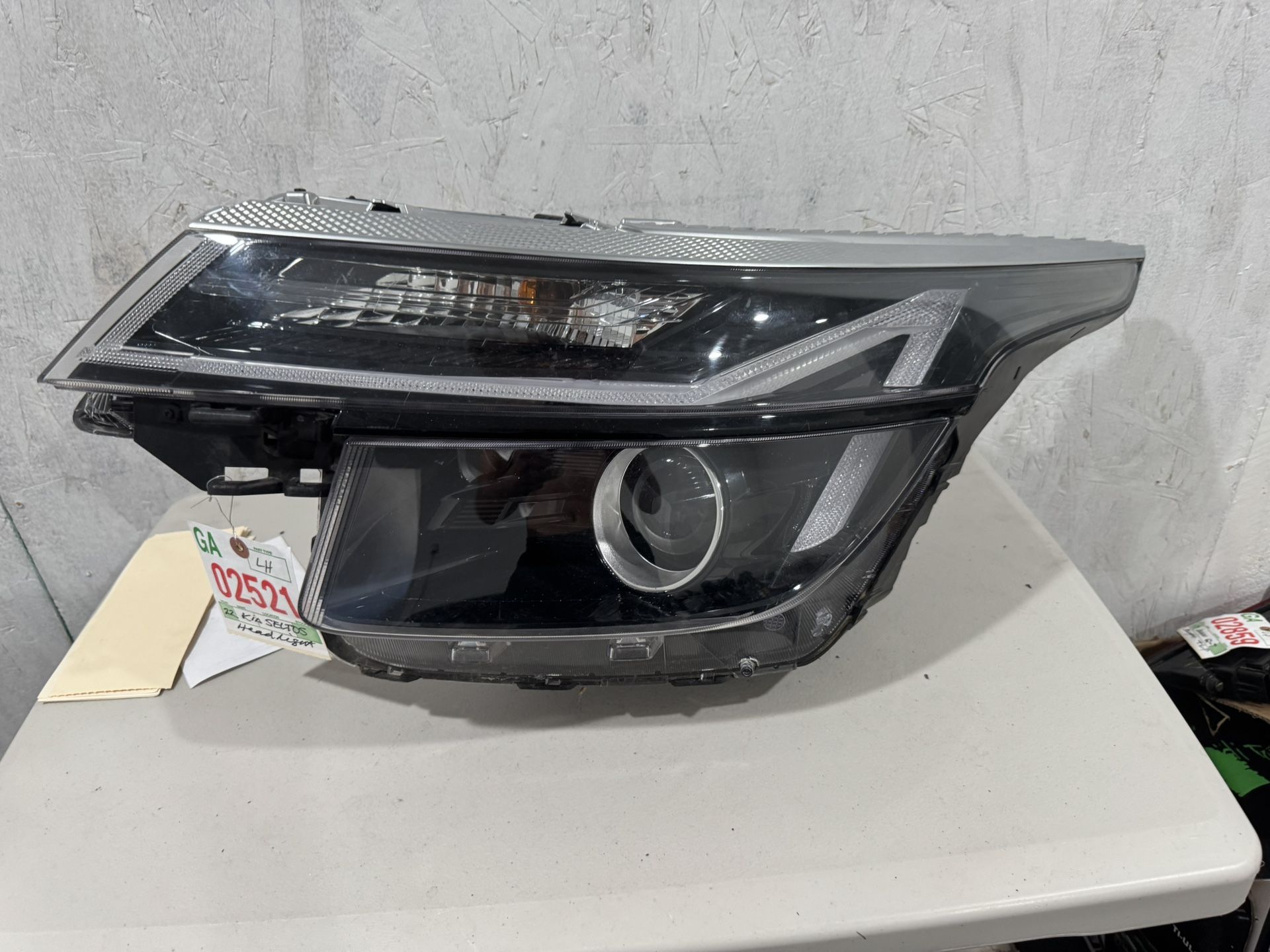2022 Kia Seltos  Left Headlight 