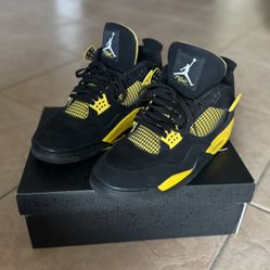 Jordan 4 Thunder