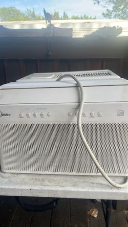 Window air conditioner (Midea)