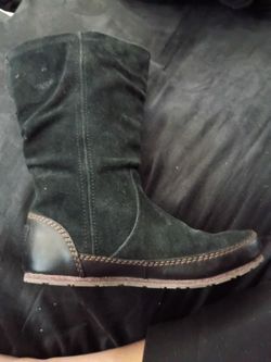 Black Suede Mid-Calf Sorel Boots. Women's size 7