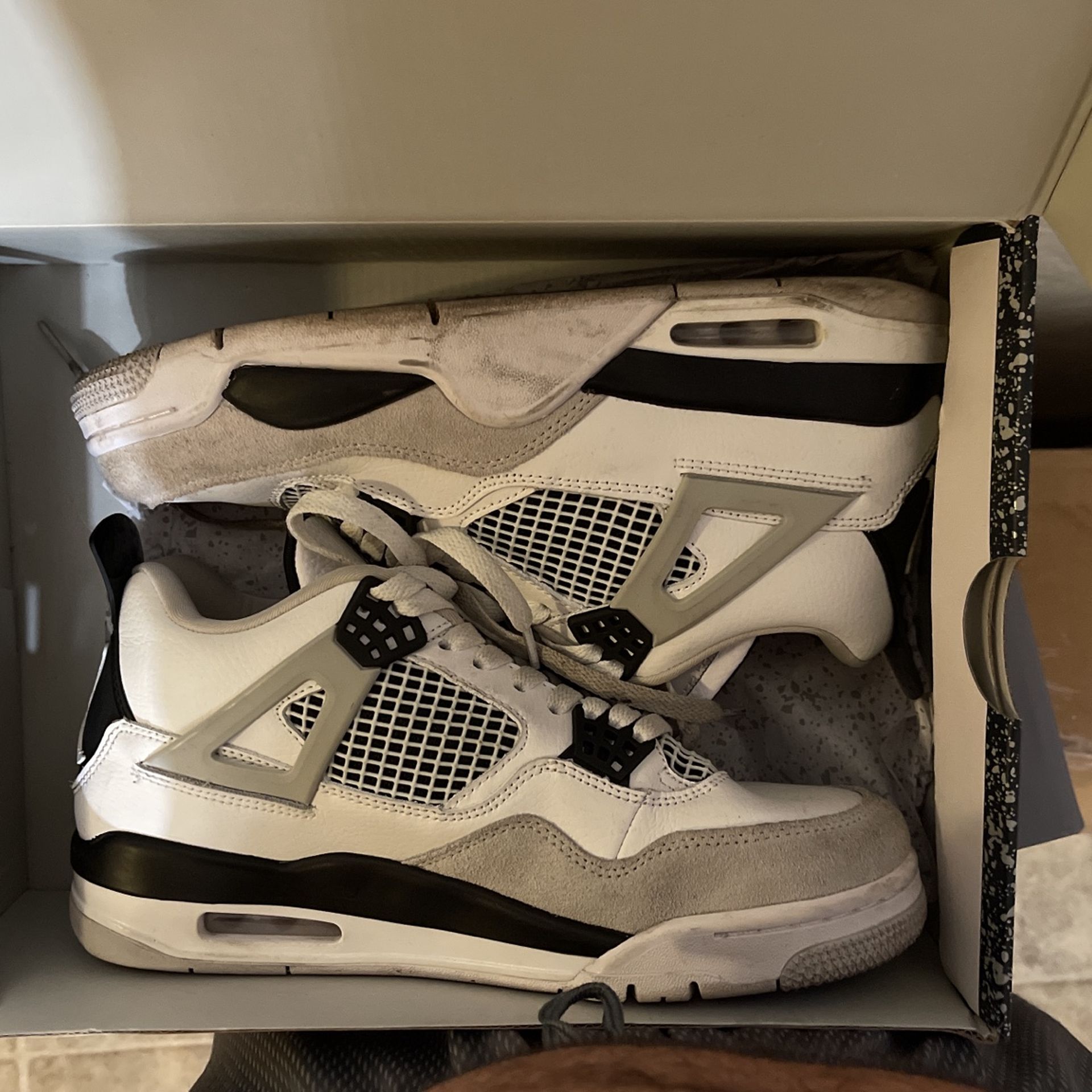 Jordan 4 Retro 