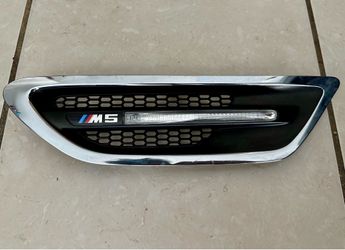 2012-2016 BMW M5 Left Side Fender Grille W/ Light 511(contact info removed)3 OEM