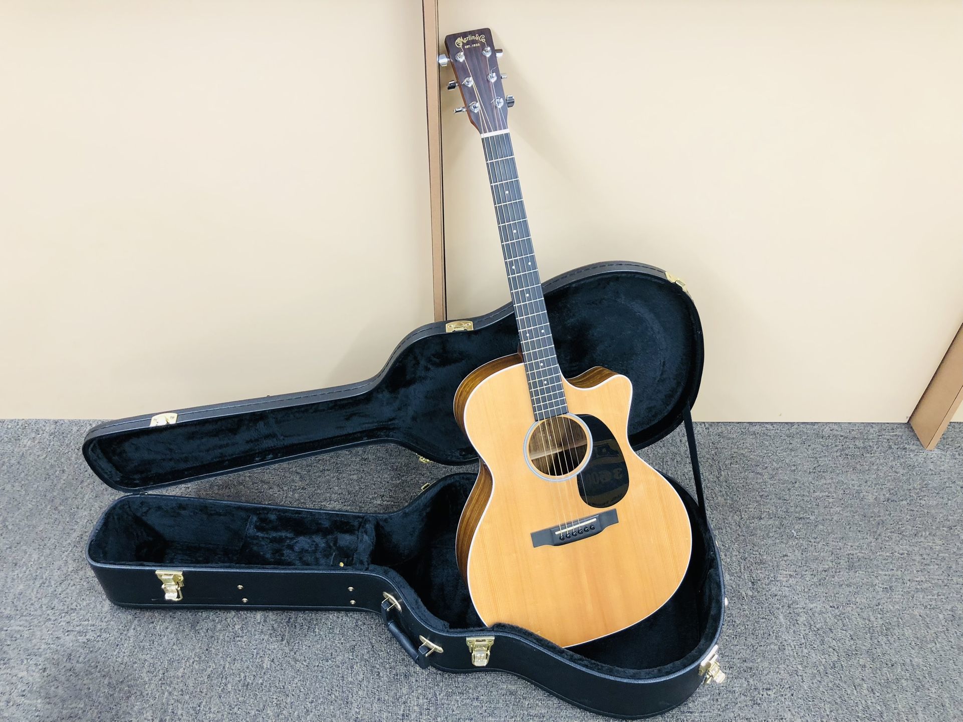 Martin Grand Performance Road Series Acoustic Electric Guitar w/Hard Case