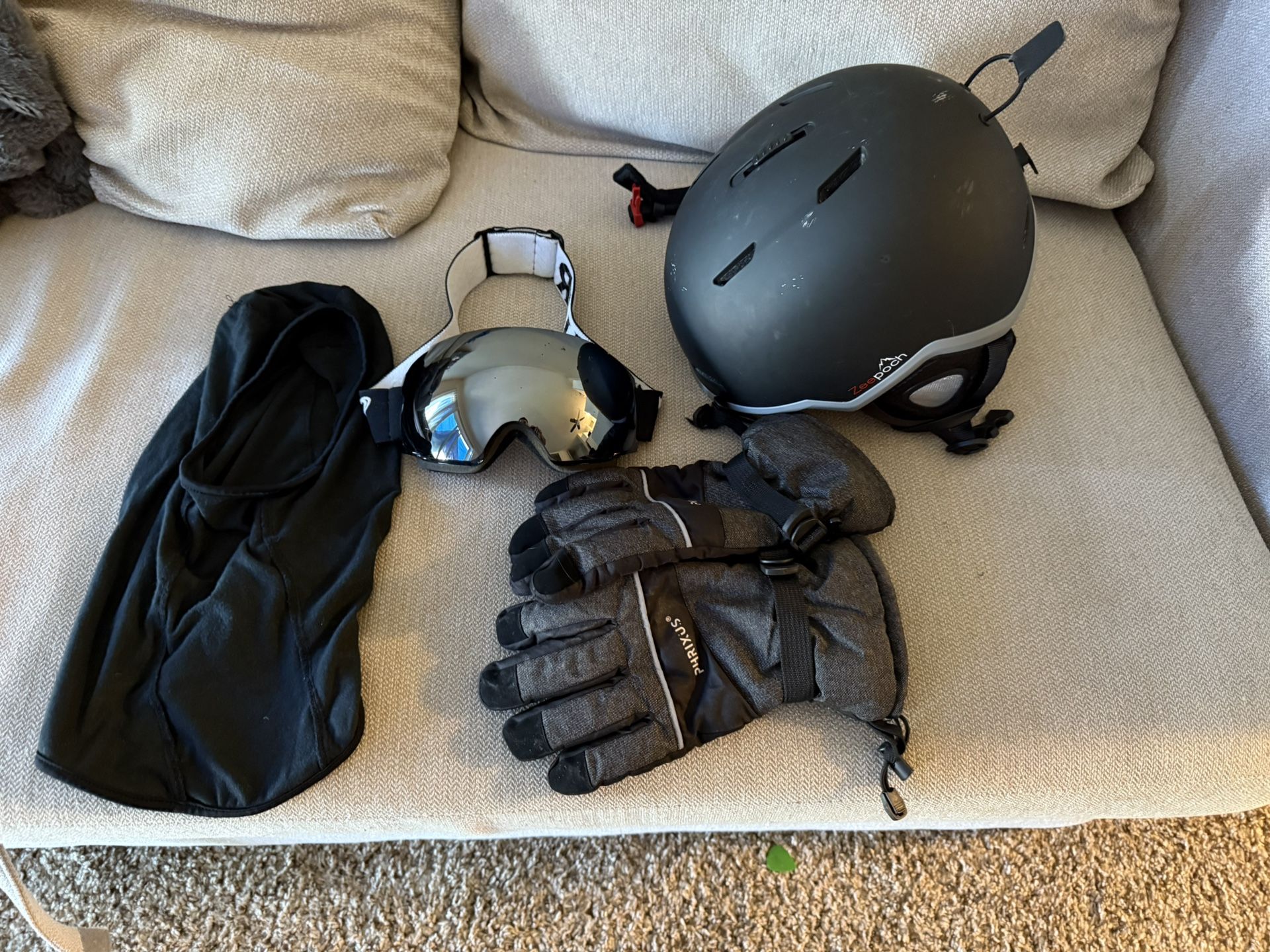 Ski/snowboarding Helmet, Goggles, Large Gloves And Head over