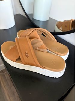 UGG Women’s sandals 6.5