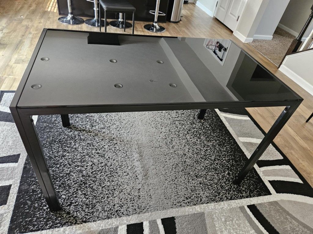 4 Person Glass Table