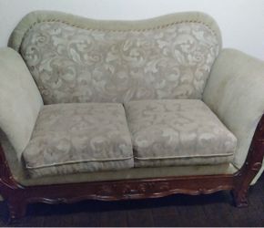 French Provincial / Victorian Damask Sofa & Loveseat Set Description: Beautiful, traditional French-Provincial/Victorian style matching sofa and loves