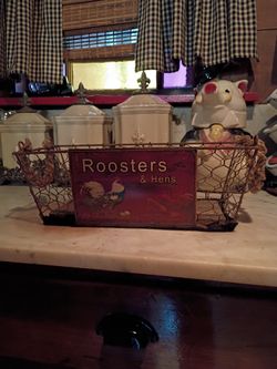 Rooster and hens wire basket