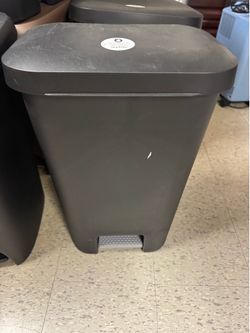 Sterlite 11.9 Gallon Step Trash Can