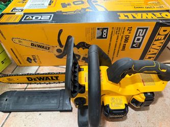 20-Volt MAX 12 in. Brushless Cordless Battery Powered Chainsaw Kit with 5.0 Ah Battery and Charger