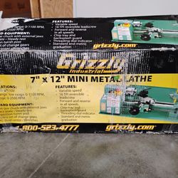 Grizzly G8688 7-in X 12-in Mini Metal Lathe - Like New With Accessories