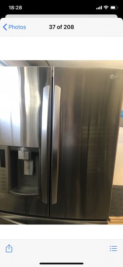 LG Refrigerator and Freezer with ice machine