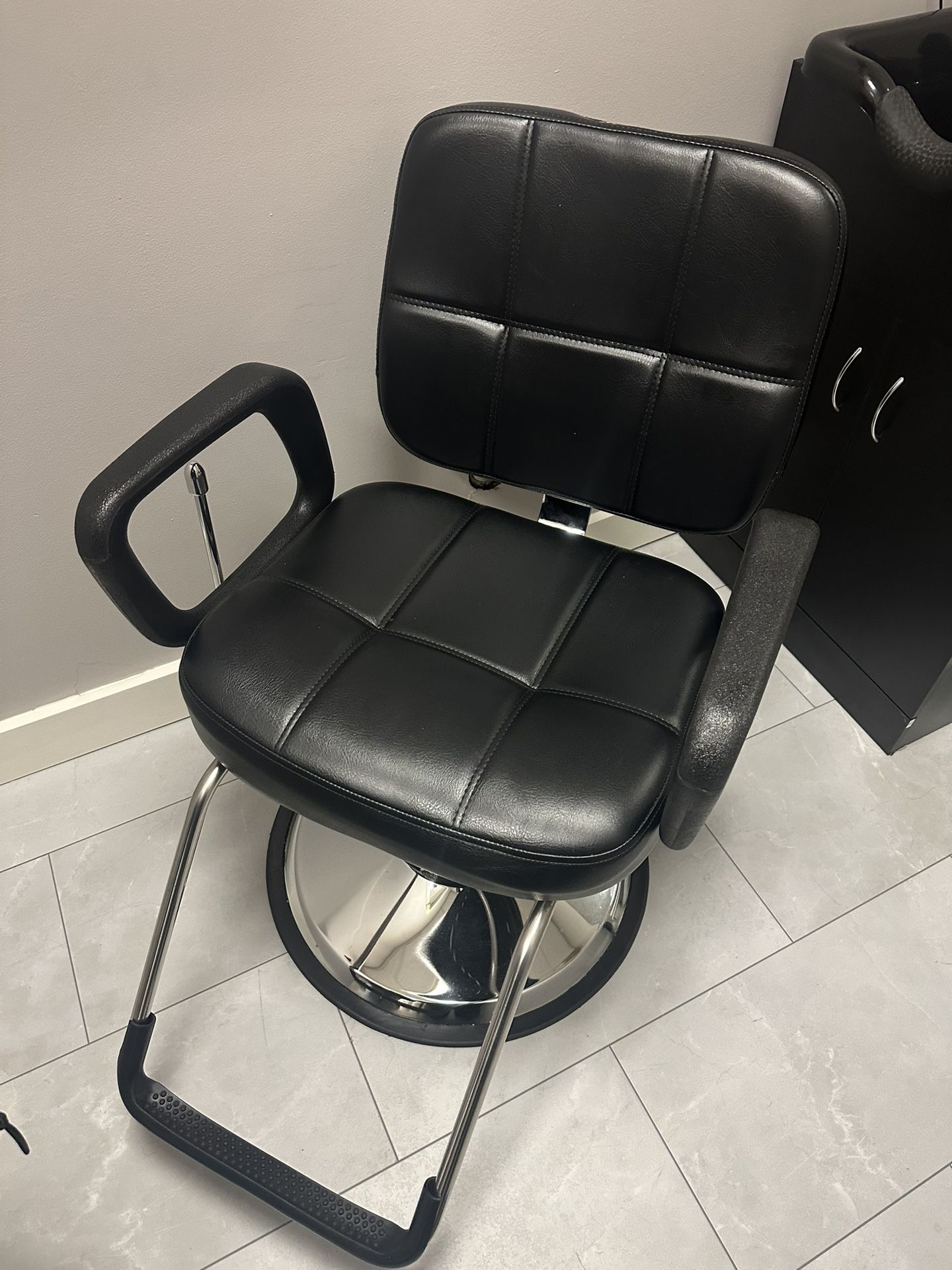Artist Hands Hairstyling Chair
