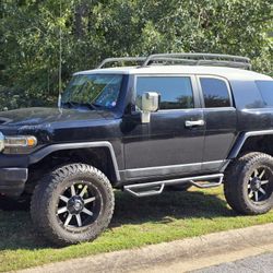 toyota fj cruiser 2007 sale only.