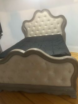 Tufted Upholstered Bed Frame with Wood Trim