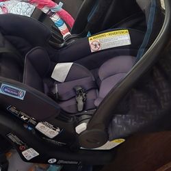 still in good condition not expired baby trend carseat 