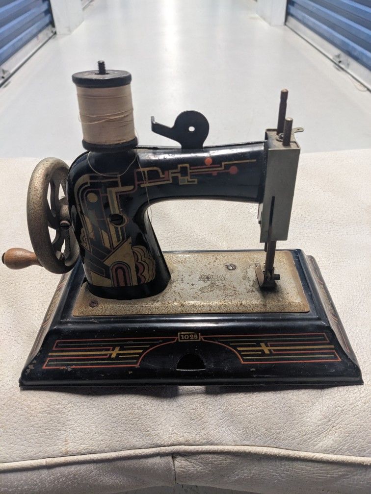 German Antique Child's Sewing Machine